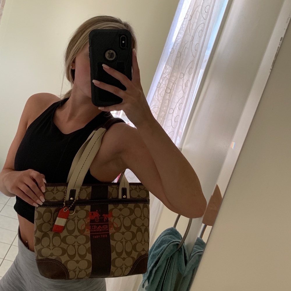 Coach Purse 100% Authentic - Picture 3 of 8